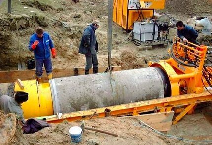 Le forage comme alternative à la perforation lors de la pose de tuyaux à l'aide d'une méthode sans tranchée Méthode de microtunneling