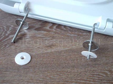 Fixation du couvercle des toilettes aux charnières Charnière simple du couvercle des toilettes