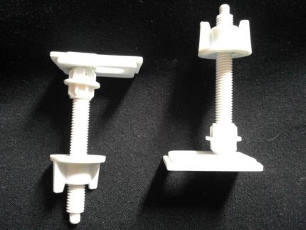 Attaches pour fixer le couvercle des toilettes Siège boulonné en plastique