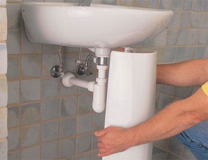 Hauteur d'installation d'un lavabo sur un piédestal dans une salle de bain Lavabo sur pied