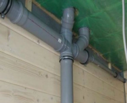 Gizli kablolama nedeniyle apartmandaki kanalizasyondan koku Dairede kablolama