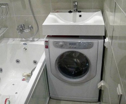 La hauteur de l'évier dans la salle de bain avec la machine Schéma avec une machine sous l'évier