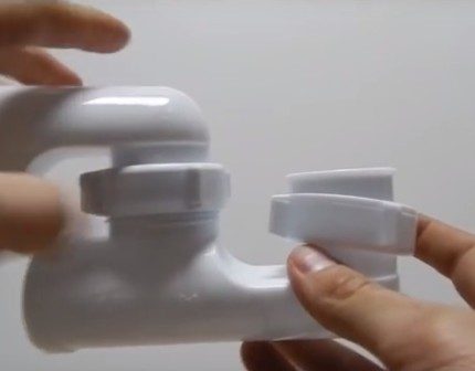 Connexion d'un tuyau de dérivation et d'un hydrolock