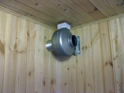 Ventilation d'échappement dans le hammam Ventilateur d'extraction pour le bain