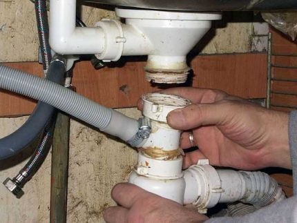 Démontage de vieux équipements