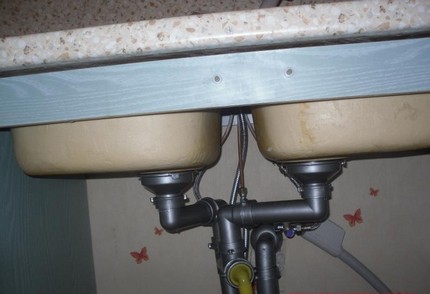 Connexion des éviers via un double siphon Connexion des éviers via un double siphon