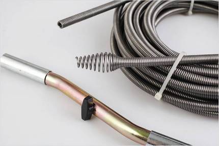 Comment nettoyer les toilettes avec un câble de pointe Caractéristiques de l'outil