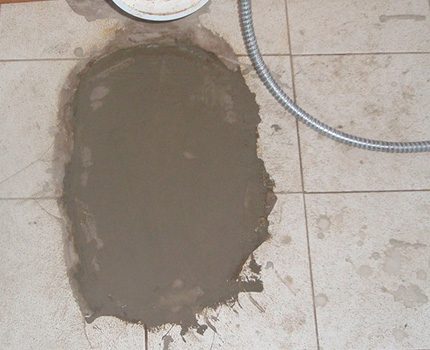 How to fix the floor after removing the old toilet The floor in place of the old toilet
