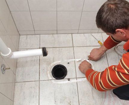 Preparing to install a new toilet Easy to cut sealant with a construction knife