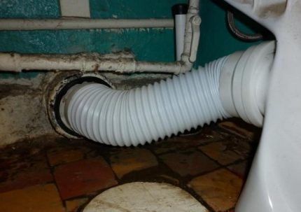 Utilisation de l'ondulation pour connecter une toilette Ondulation ondulation