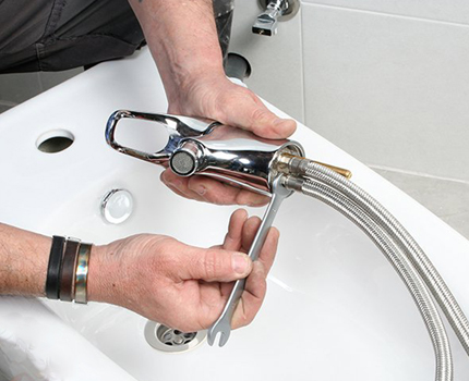 So schließen Sie einen Mischer an ein Bidet an Flexibler Eyeliner ist einfacher zu handhaben