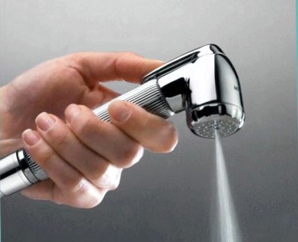 Alternative zum Mixer für ein Bidet - eine Gießkanne Gießkanne für ein Bidet