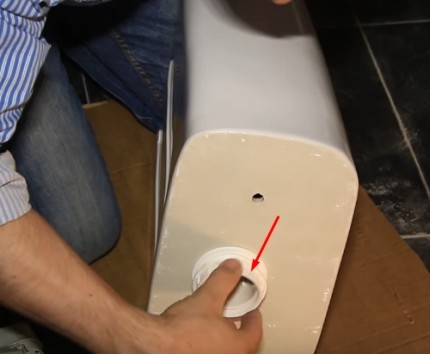 Colocar o cartucho do gatilho no tanque