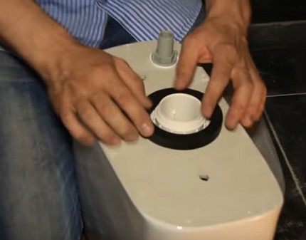 Vestindo um manguito de borracha