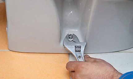 Sıhhi tesisat montajı ve cıvatalama