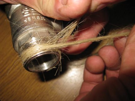 Die Nuancen der Installation des Mischers auf der Bidet-Seite Schlepptau für enge Verbindung