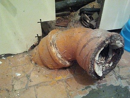 Dismantling an old toilet