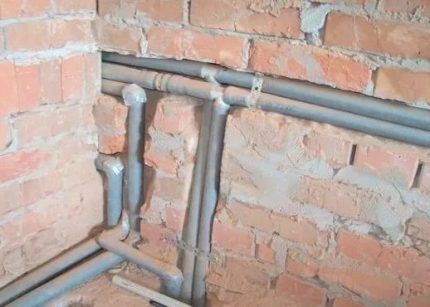 Gemeinsamer Kanal für Rohre Gemeinsamer Kanal für Rohre