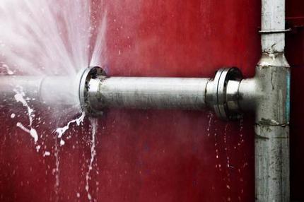 Para onde ir se o riser explodir de cima e os vizinhos inundarem Descoberta de tubos