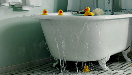 Qui est responsable de l'inondation des voisins par le bas et que faire après l'accident Débordement dans la salle de bain