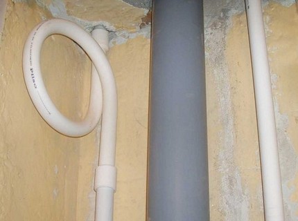 Installationsbeispiel für den Kompensator Installationsbeispiel für den Kompensator