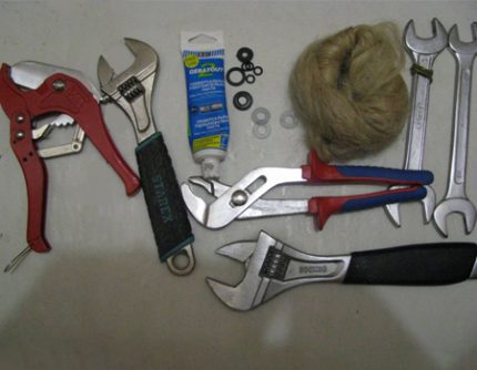 Preparation of tools for installing the mixer on the sink Mounting tools