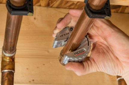 Coupe-tube en cuivre Un nouveau type de coupe-tube appelé - scooter