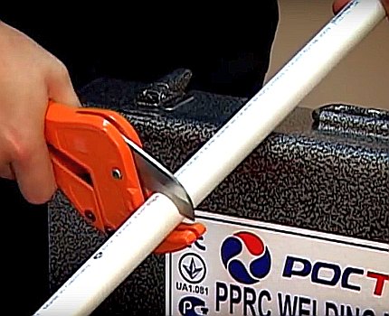 Coupe de tuyau par coupe-tube