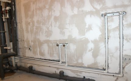 Concealed pipe routing