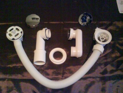 Elements for assembling a simple siphon Siphon simple