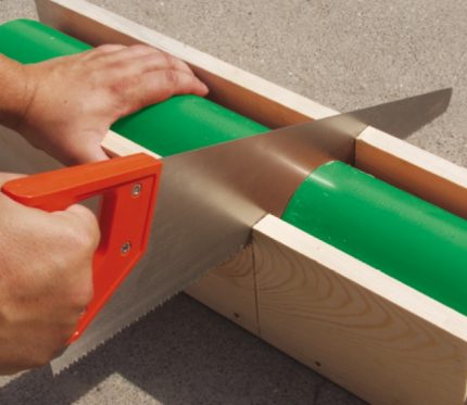 Coupe de tuyaux de scie à métaux