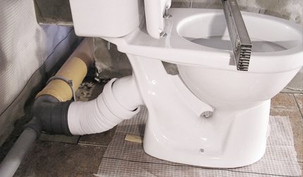 Installing a toilet with an oblique outlet Fan pipe for the toilet: what is needed + nuances of installation and connection