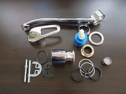Complete kitchen faucet Disassembled faucet