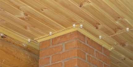 Câblage ouvert au plafond Câblage ouvert au plafond