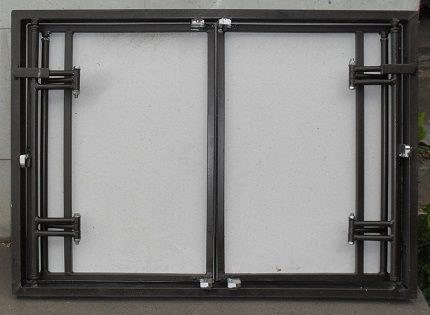 İki kapılı denetim kapağı İki kapılı denetim kapağı