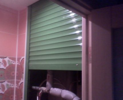 Roleta comme paroi externe d'un conduit de canalisation