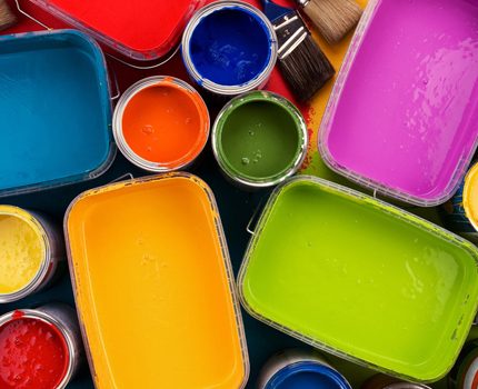 Peintures pour le tuyau dans les toilettes