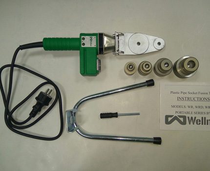 Comment préparer le fer pour la première soudure des tuyaux en polypropylène Préparation du fer pour le soudage des tuyaux en polypropylène