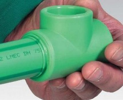 Signes d'une connexion fiable du tuyau PP au raccord Double anneau à la jonction de deux parties