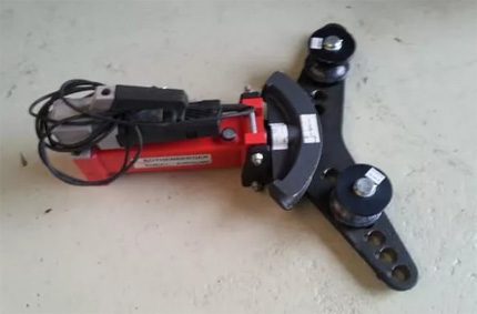 Cintreuse de tuyaux électrique mobile