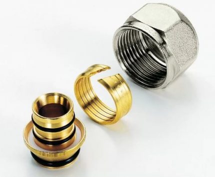 Adapter with union nut for connecting plastic pipes Adapter Euroconus