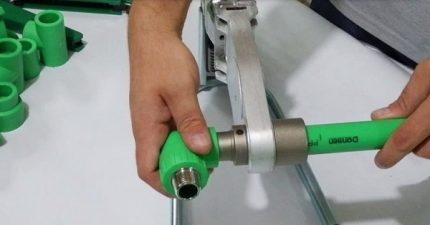 Procédé de soudage de tuyaux en PP