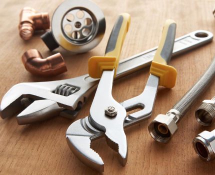 Tool for connecting metal water pipes Plumbing keys