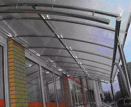 Auvent en tube rond en acier