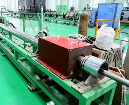 L'utilisation de tuyaux à paroi mince déformés à chaud