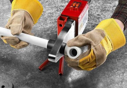 Fer à souder sur pied Vous pouvez percer des trous dans les pieds du support