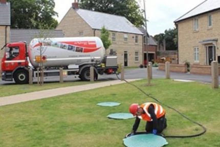 Remplissage de réservoir de gaz par une entreprise d'installation clé en main Remplissage du réservoir de gaz