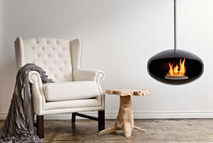 Hängender Kamin im Innenraum