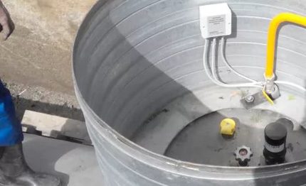 Protective electrochemical protection