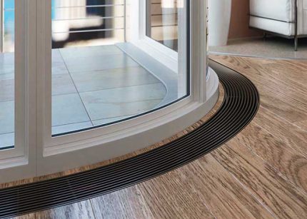 As partes internas do aparelho não são visíveis através da grade. Trocador de calor preto